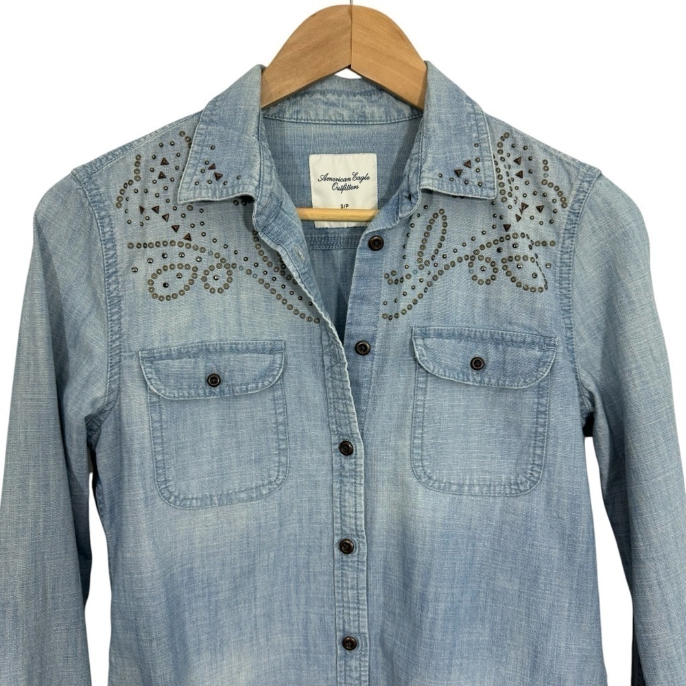 American Eagle Western Chambray Shirt Womens S Light Wash Blue Studded Boho VGUC